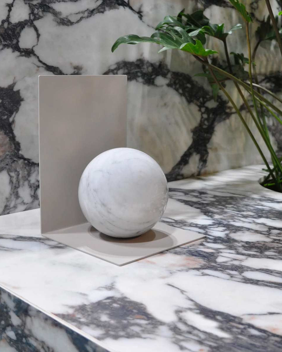 Soprammobili di design come il bellissimo fermalibri di FiammettaV