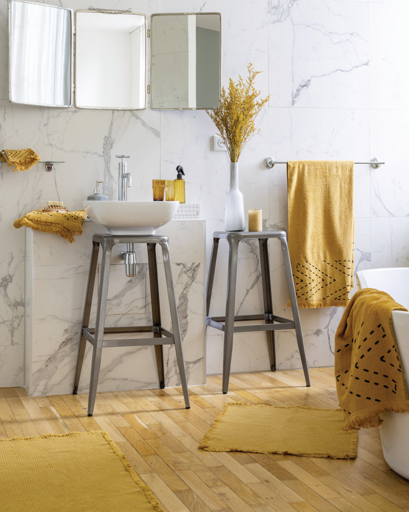 Tappetino giallo da bagno