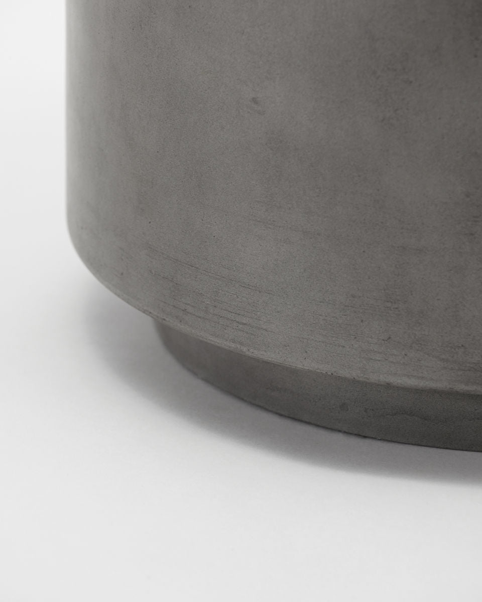 Tavolino basso in cemento