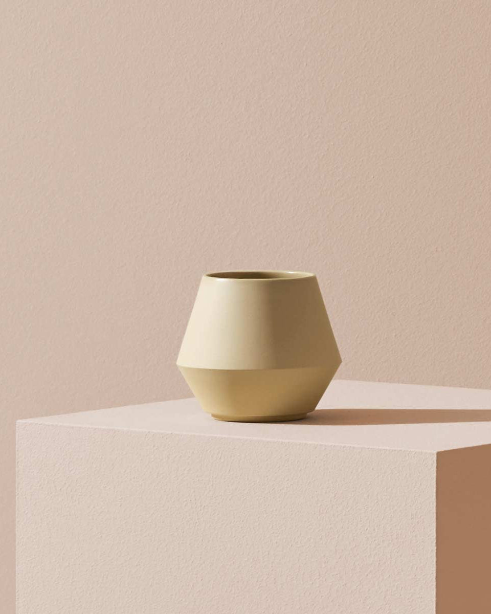 Tazza gialla in ceramica