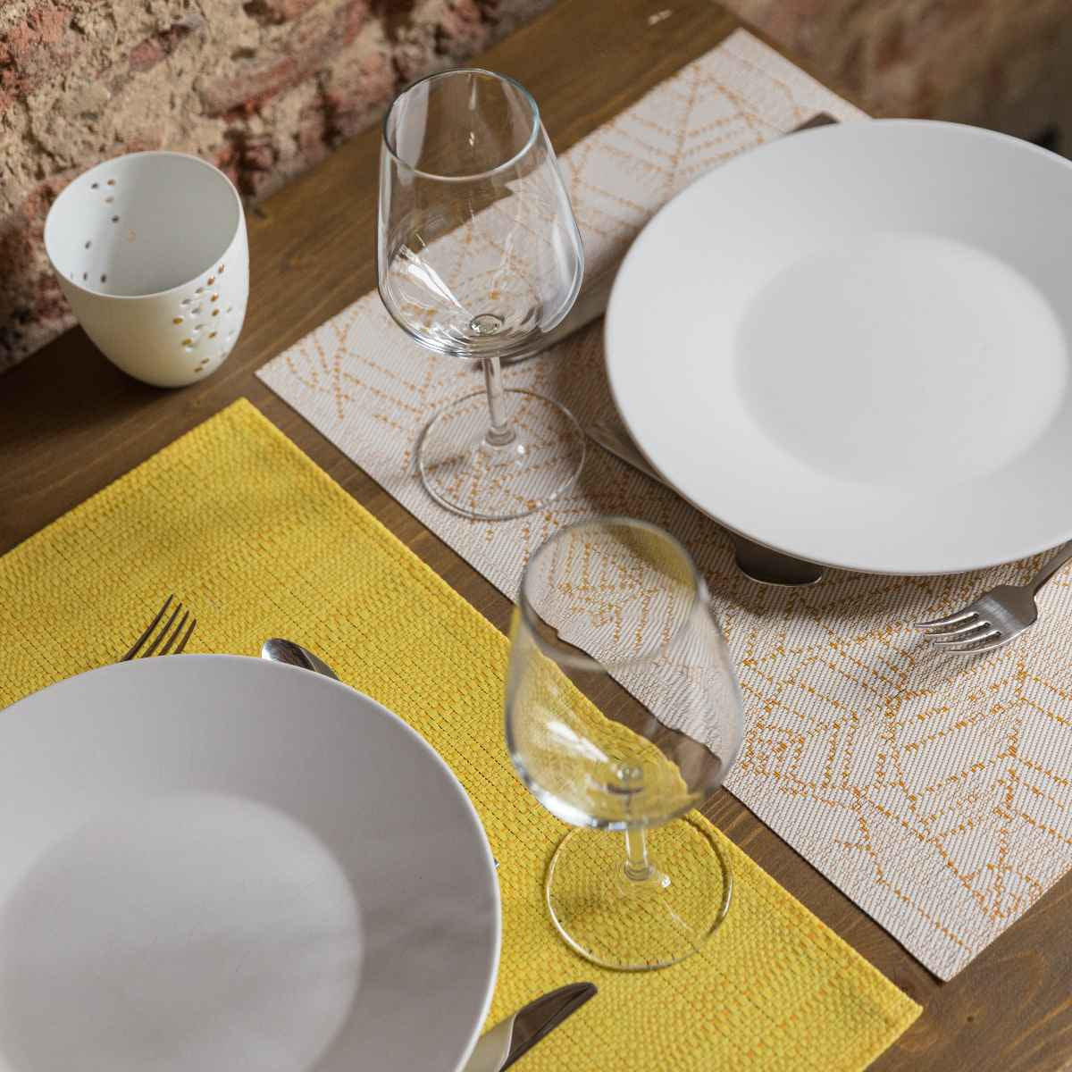 Tovagliette americane con foglie gialle