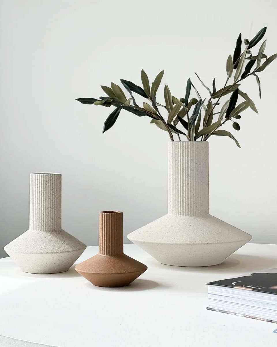 Vasi eleganti in ceramica, con forme classiche