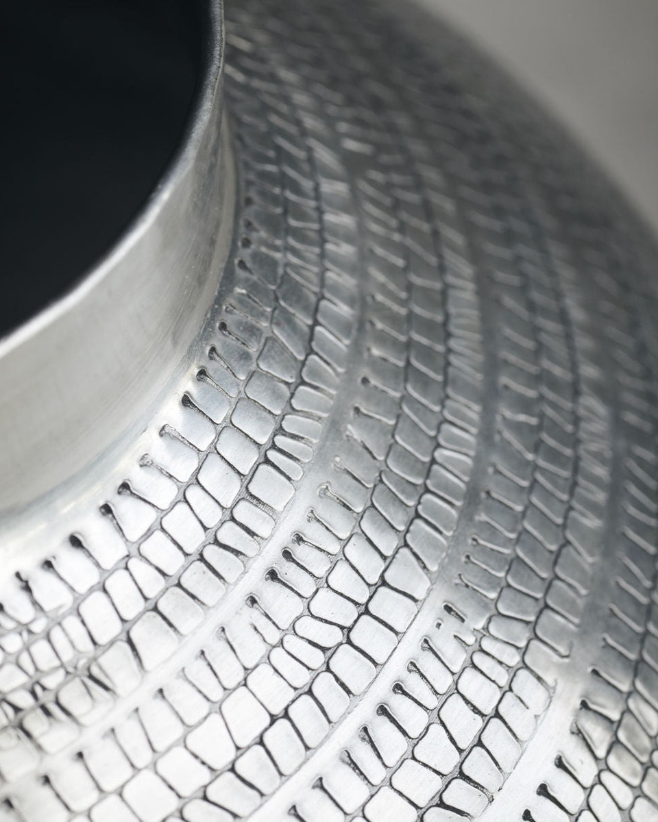 Vaso in argento anticato realizzato a mano