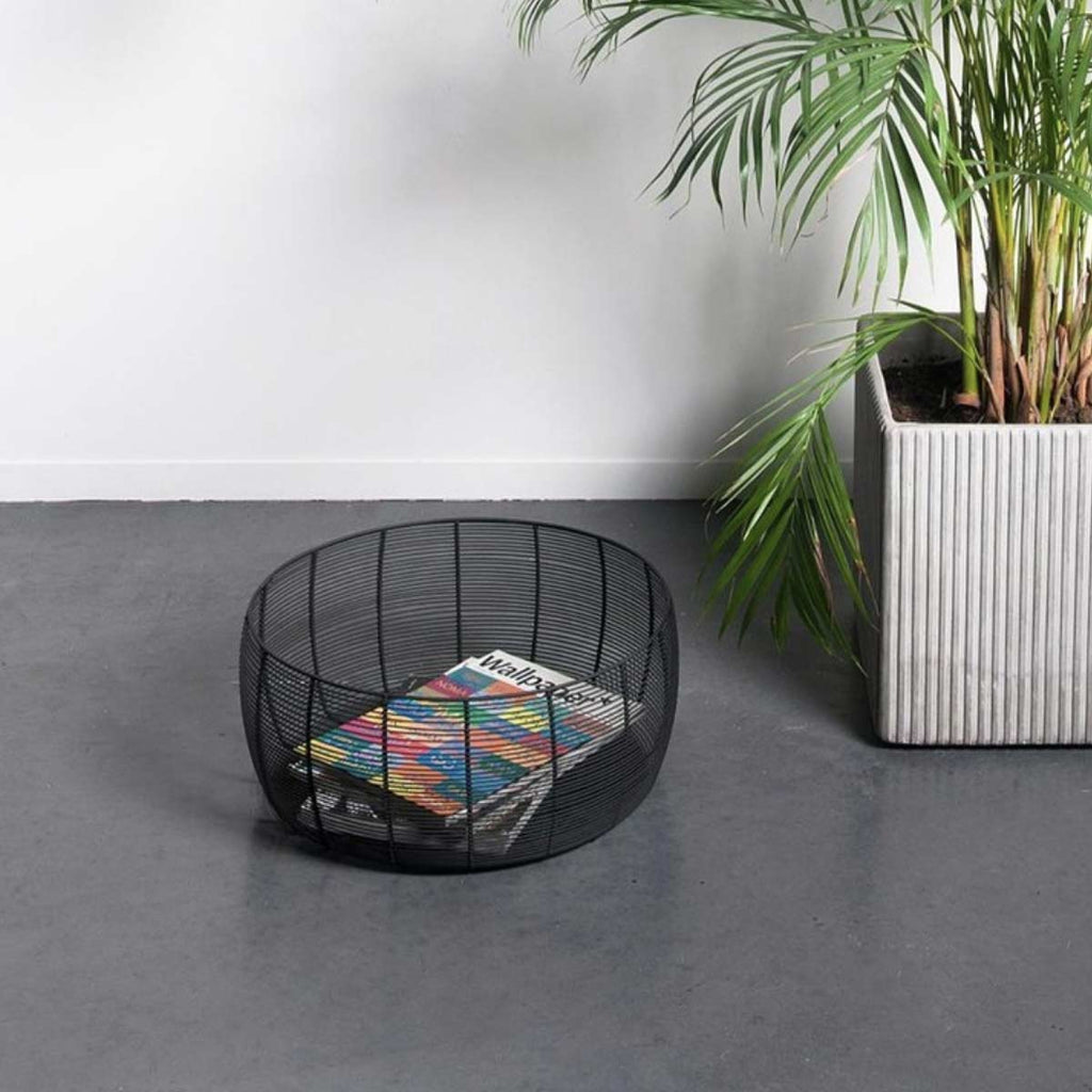 Vaso in cemento chiaro da esterni