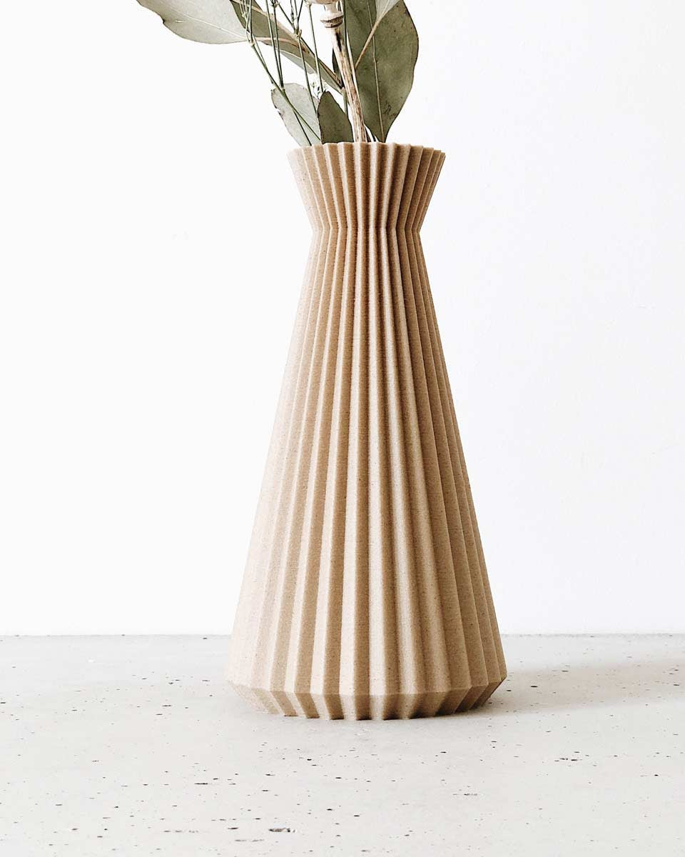 Vaso decorativo color legno ideale per composizioni di fiori secchi