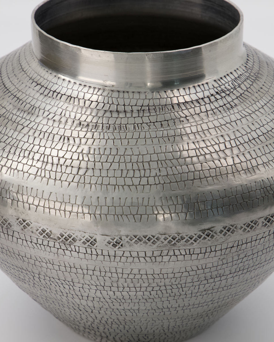 Vaso di design in argento anticato