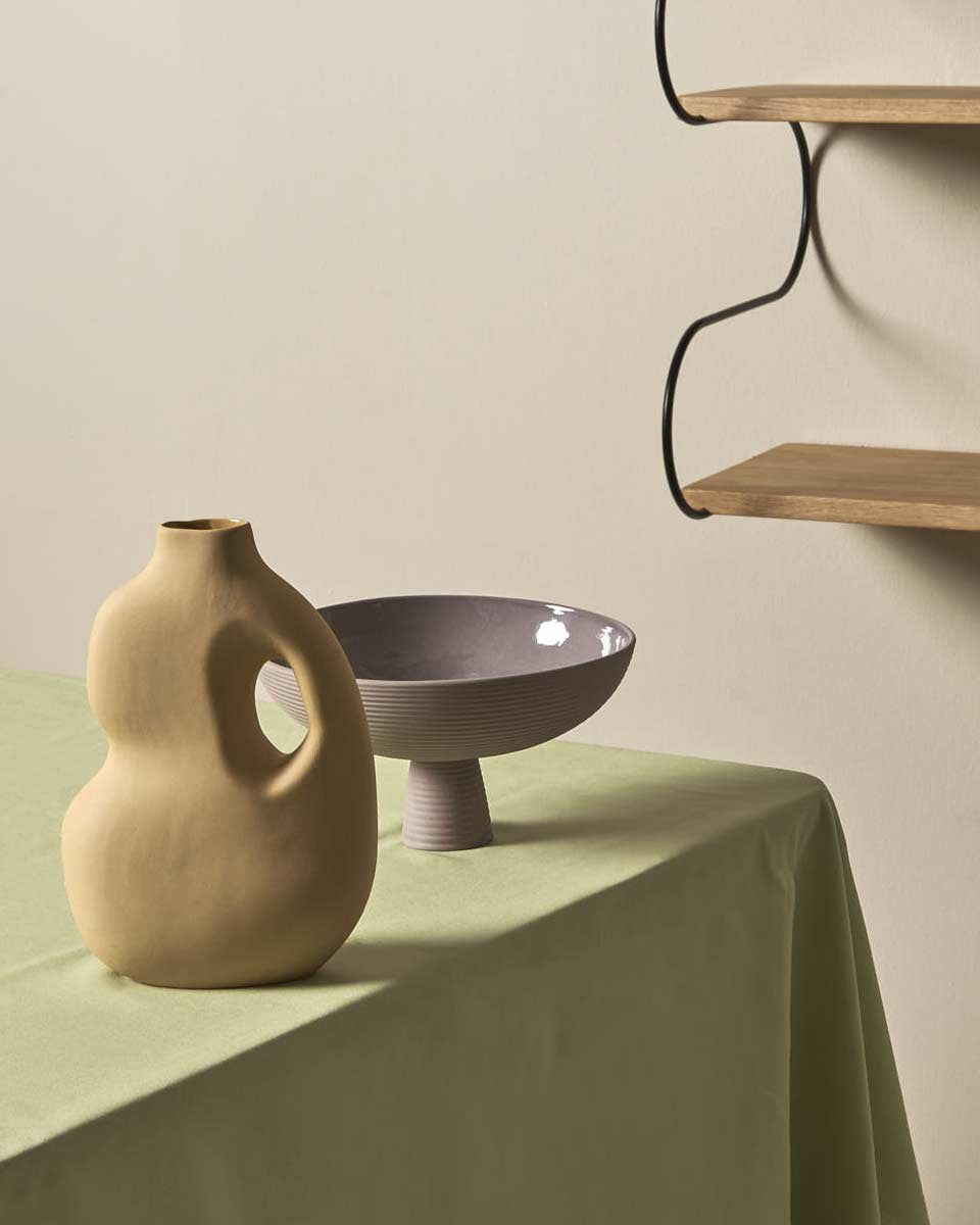 Vaso giallo senape scultureo