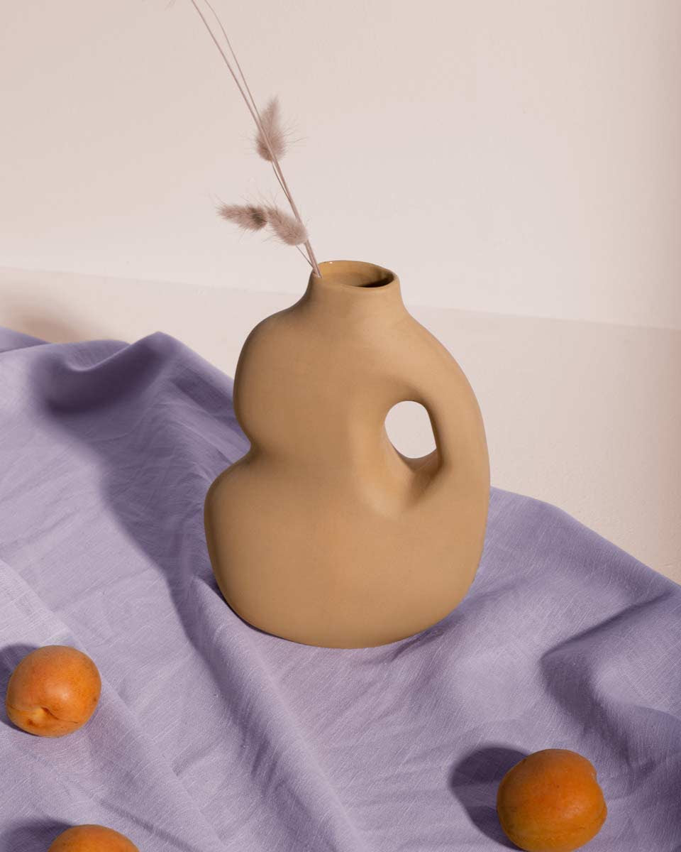 Vaso in ceramica giallo senape