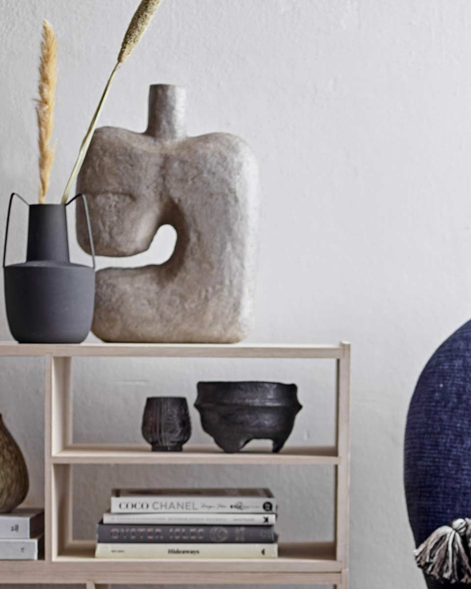 Vaso nero in metallo