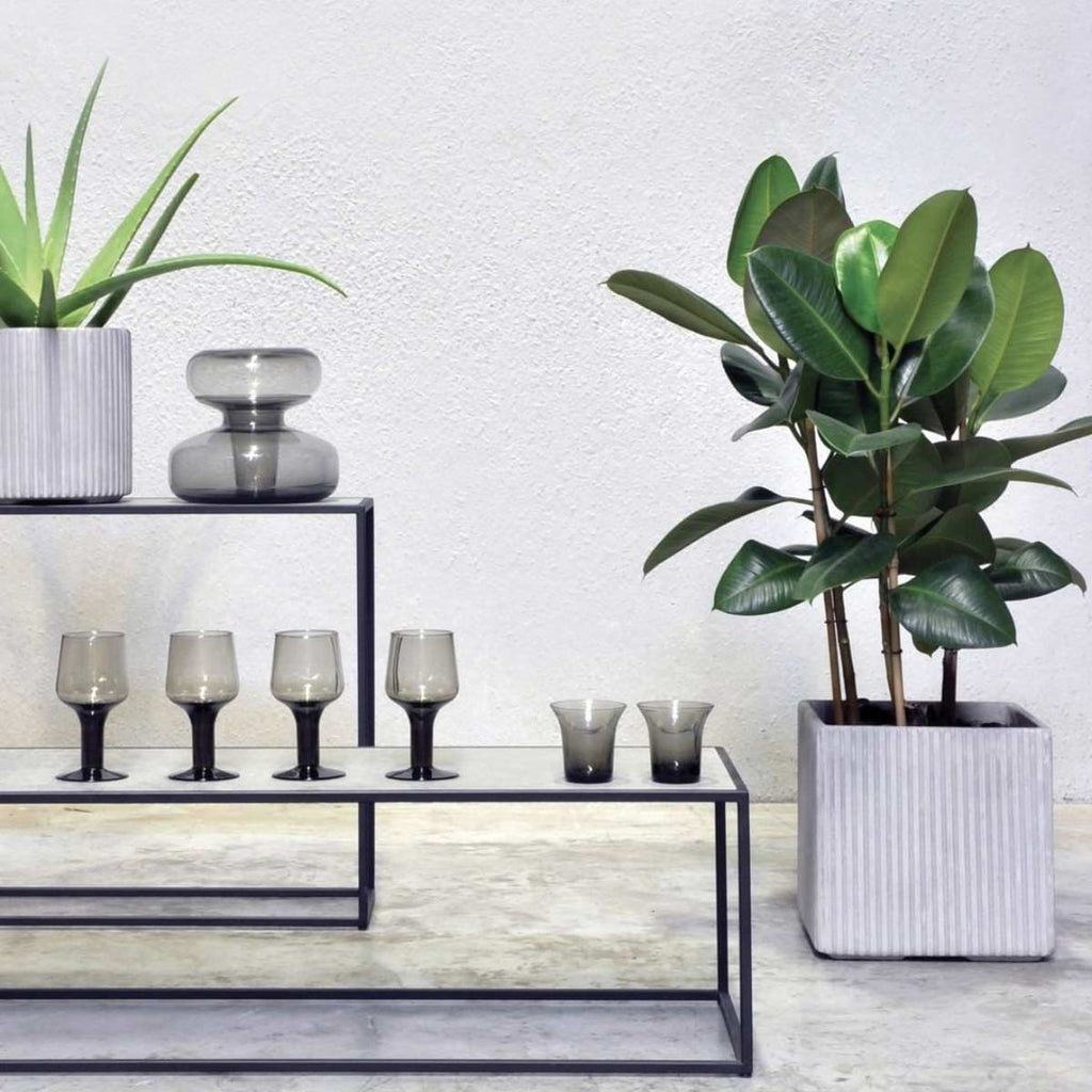 Vaso design in cemento per esterno