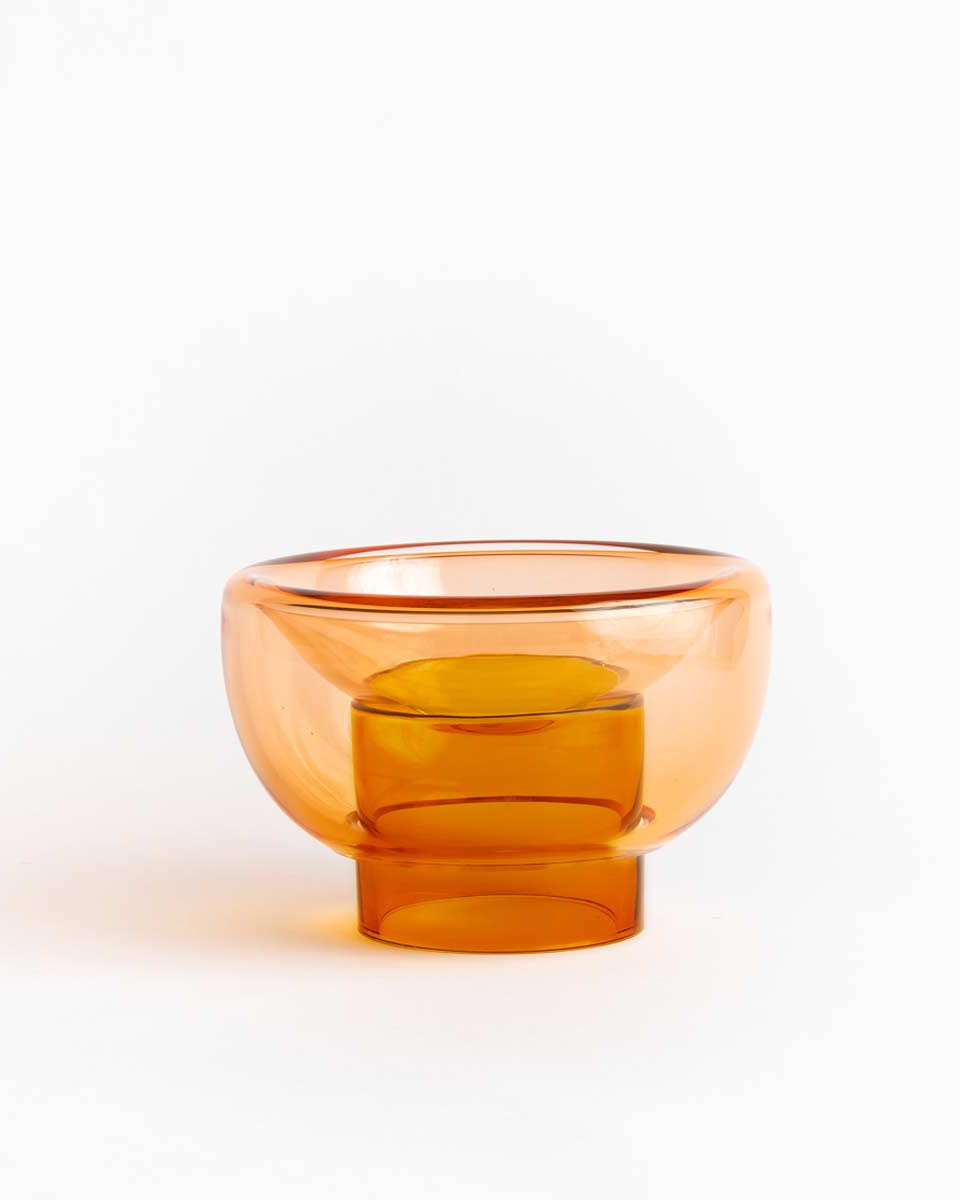 Vaso in vetro arancione composto da due elementi separati