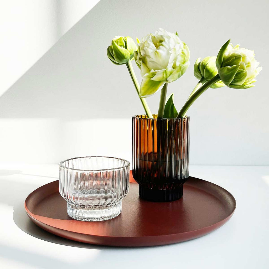 Vassoio rosso in metallo