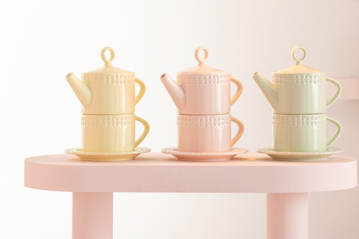 Tea for one - teiera con tazza rosa pesca